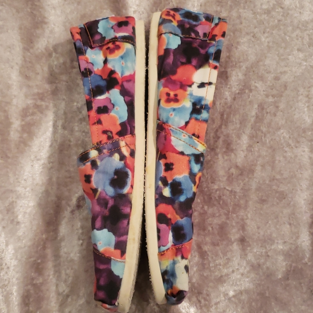 Shoes - Picture 3 of 5